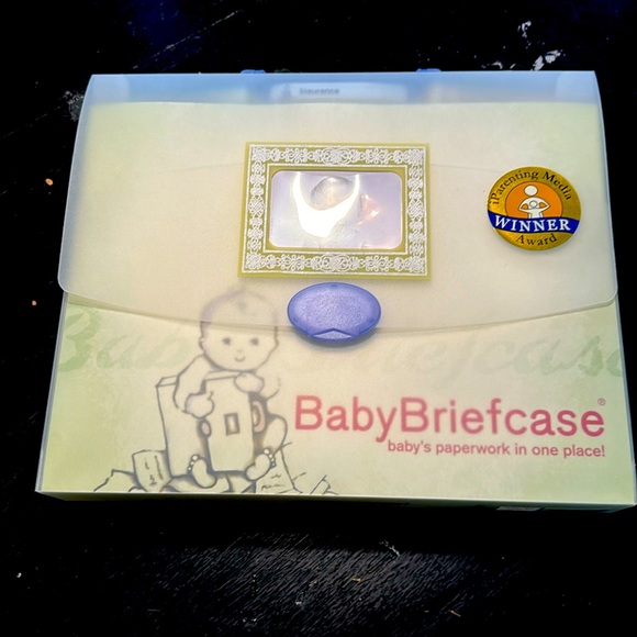 Baby briefcase with tabs for important information - Picture 1 of 3
